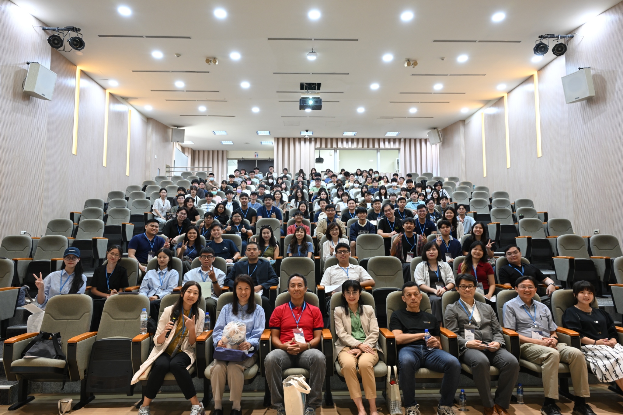 NTU 合影